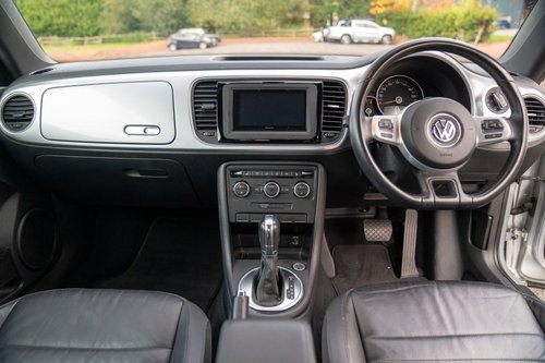 Volkswagen Beetle auto 23