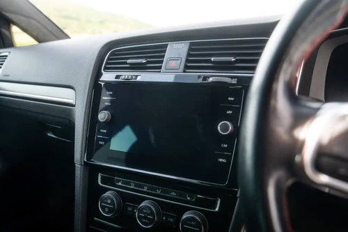 Volkswagen Golf 24