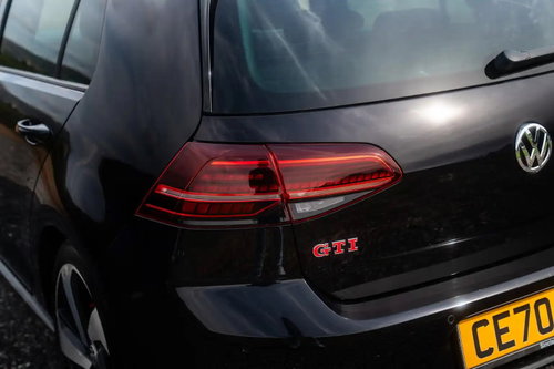 Volkswagen Golf 16