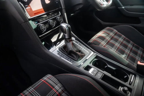 Volkswagen Golf 31