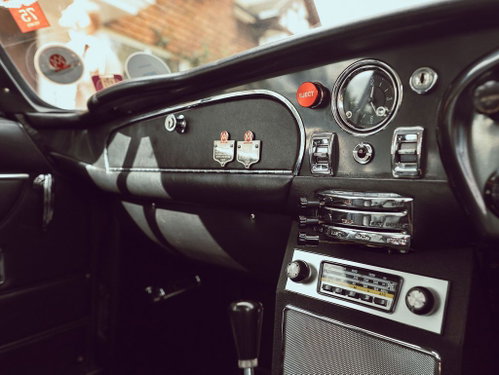 Aston Martin Db6 42
