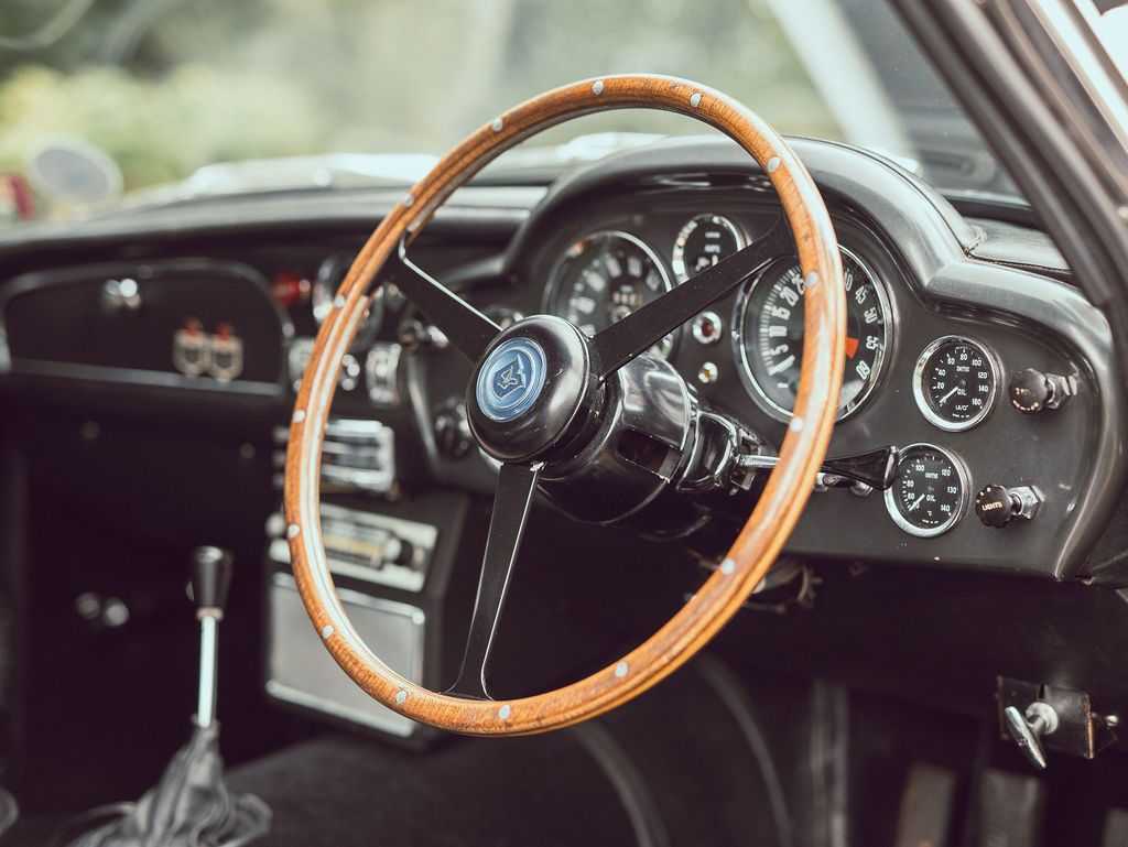 Aston Martin Db6