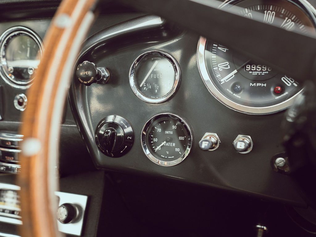 Aston Martin Db6