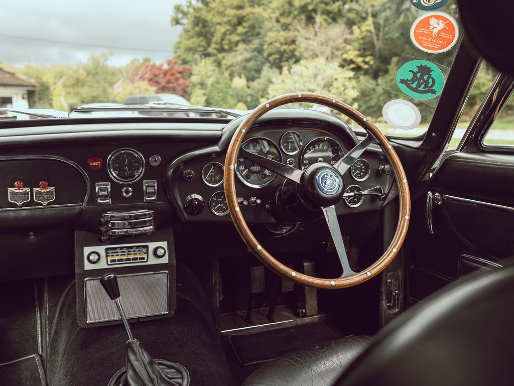 Aston Martin Db6