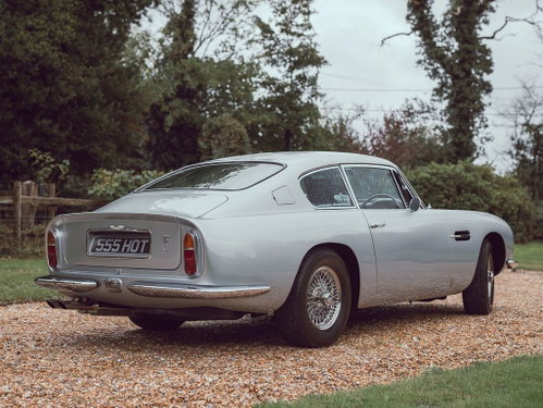 Aston Martin Db6 2