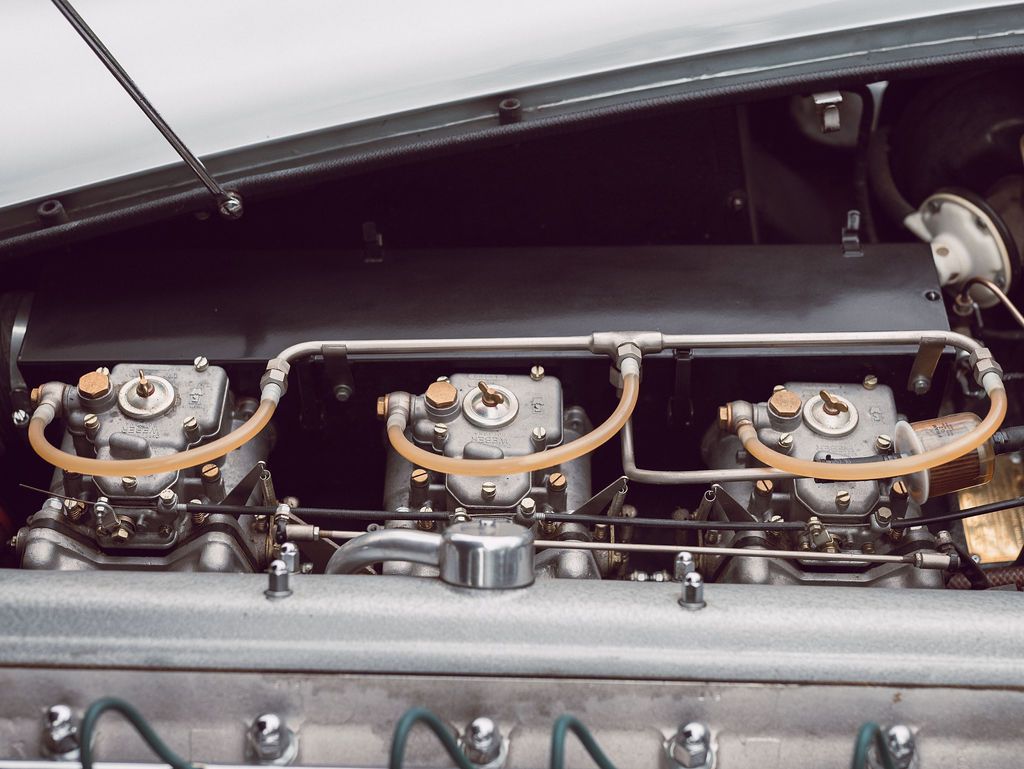 Aston Martin Db6