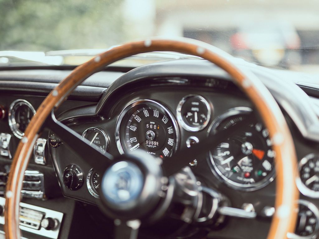 Aston Martin Db6