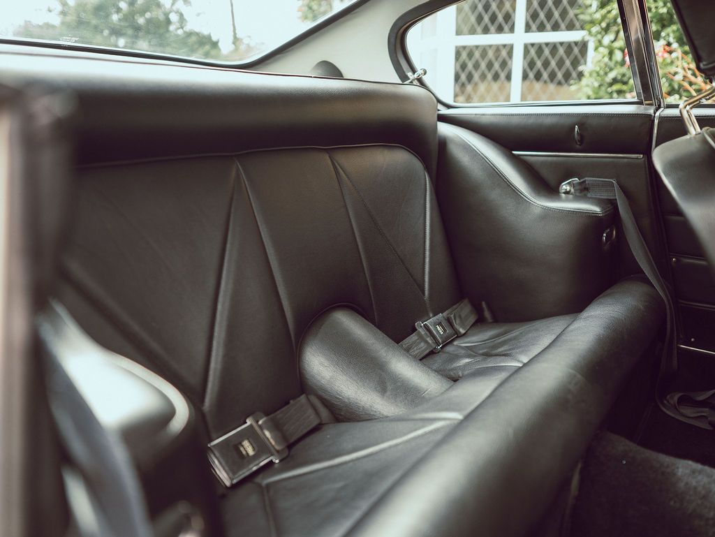 Aston Martin Db6