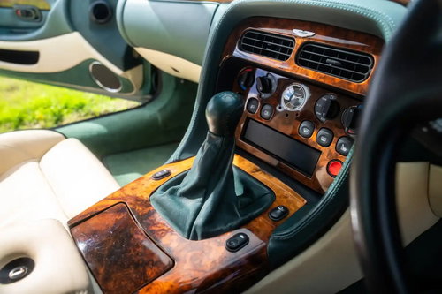 Aston Martin DB7 32