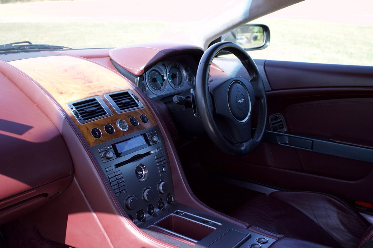 Aston Martin DB9