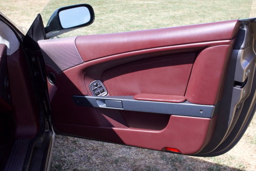 Aston Martin DB9 24