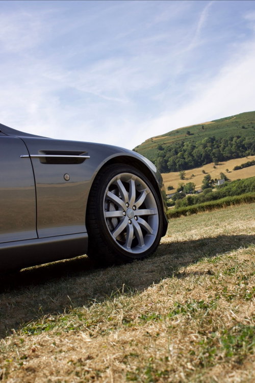 Aston Martin DB9 46