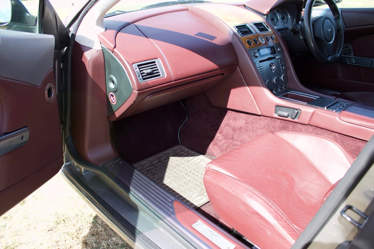 Aston Martin DB9