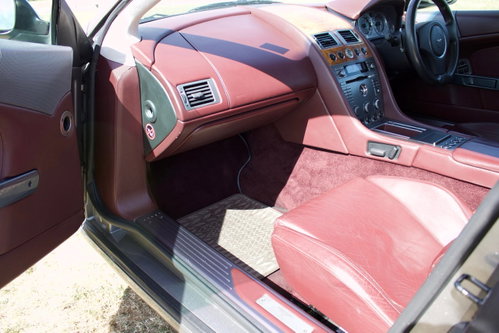 Aston Martin DB9 35