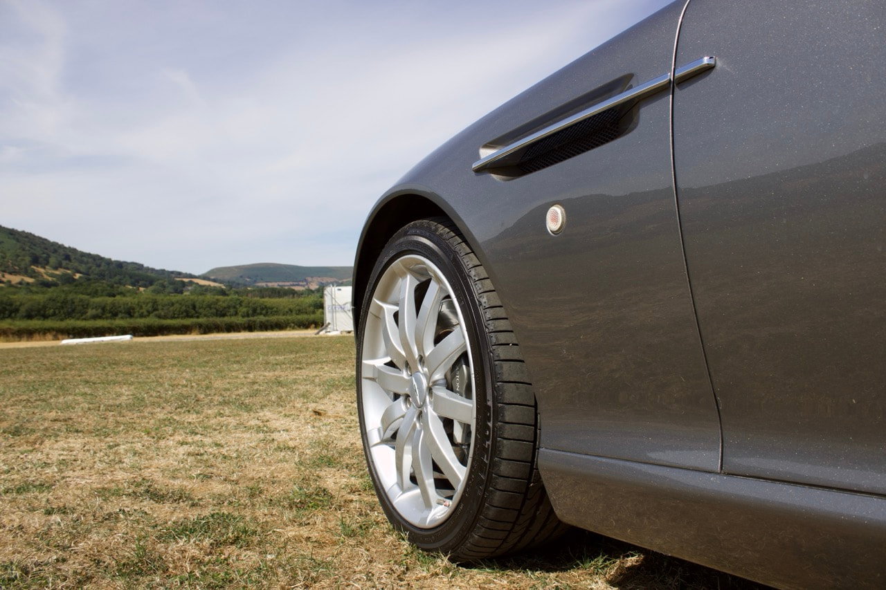 Aston Martin DB9