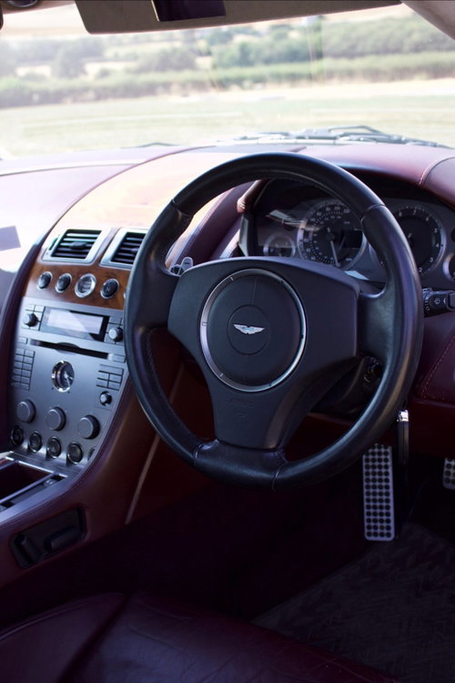 Aston Martin DB9 48