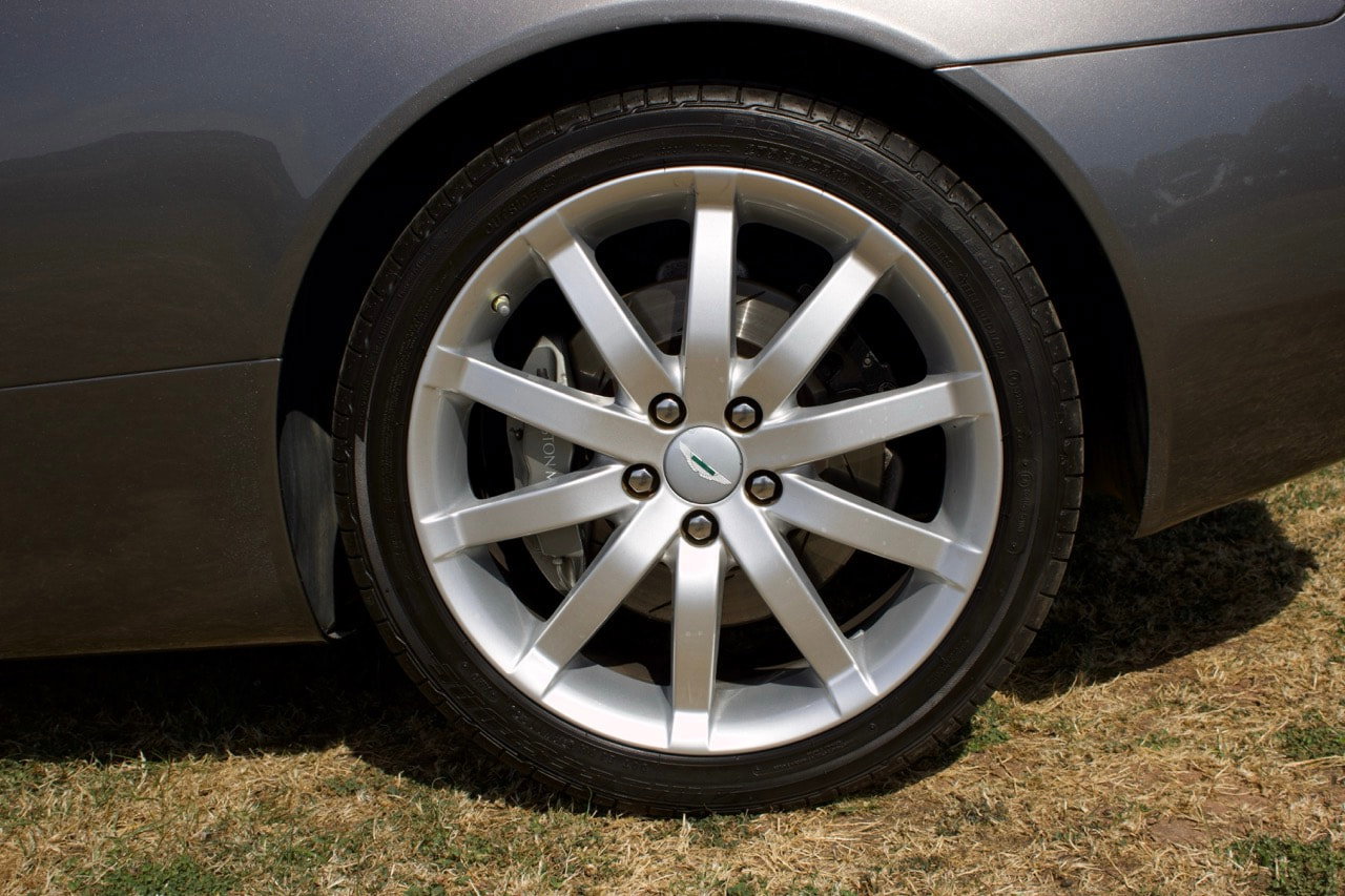 Aston Martin DB9
