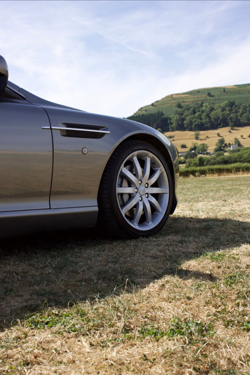 Aston Martin DB9