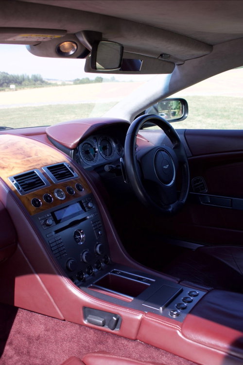 Aston Martin DB9 52