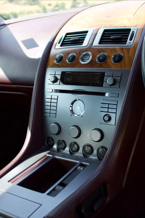 Aston Martin DB9 49