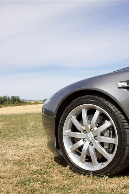 Aston Martin DB9 42