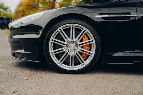 Aston Martin DBS 8