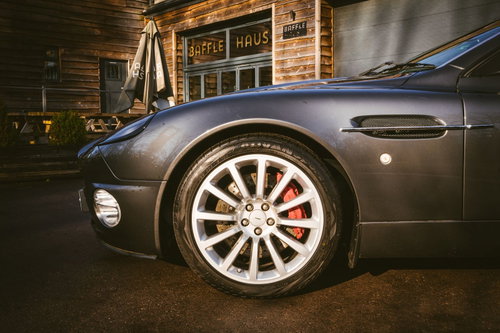Aston Martin Vanquish 5