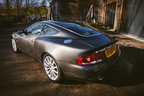 Aston Martin Vanquish 4