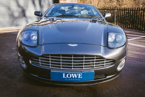 Aston Martin Vanquish 14