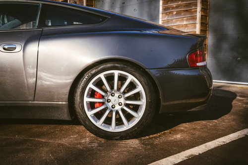 Aston Martin Vanquish 6