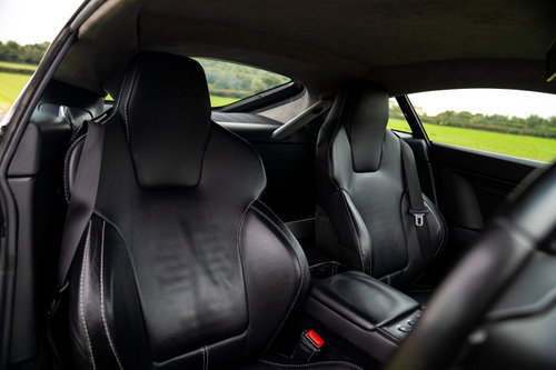 Aston Martin Vantage 8