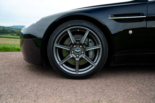 Aston Martin Vantage 4