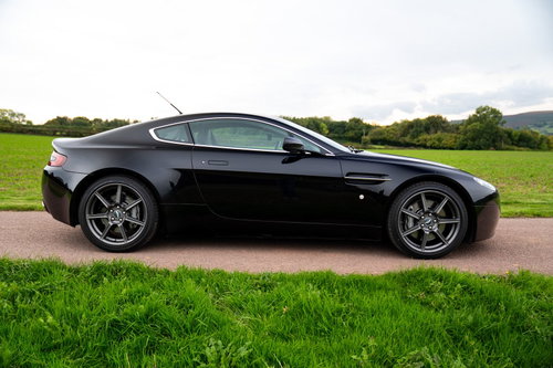 Aston Martin Vantage 1