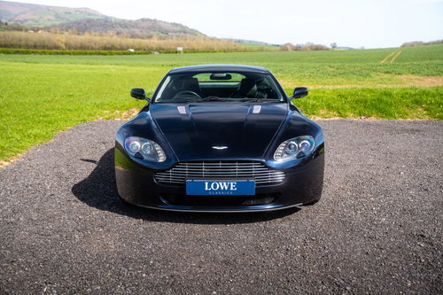 Aston Martin Vantage 1