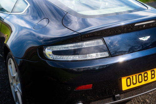 Aston Martin Vantage 17