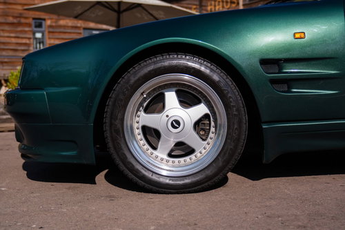 Aston Martin Virage 9