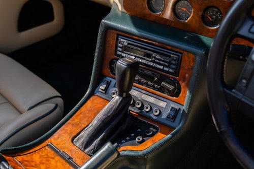 Aston Martin Virage 15