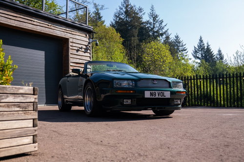 Aston Martin Virage 4