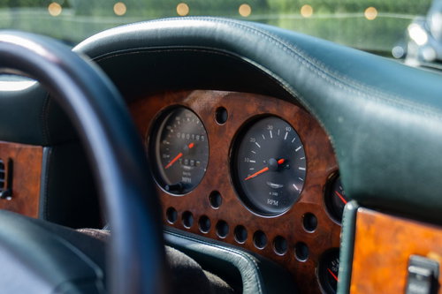 Aston Martin Virage 16