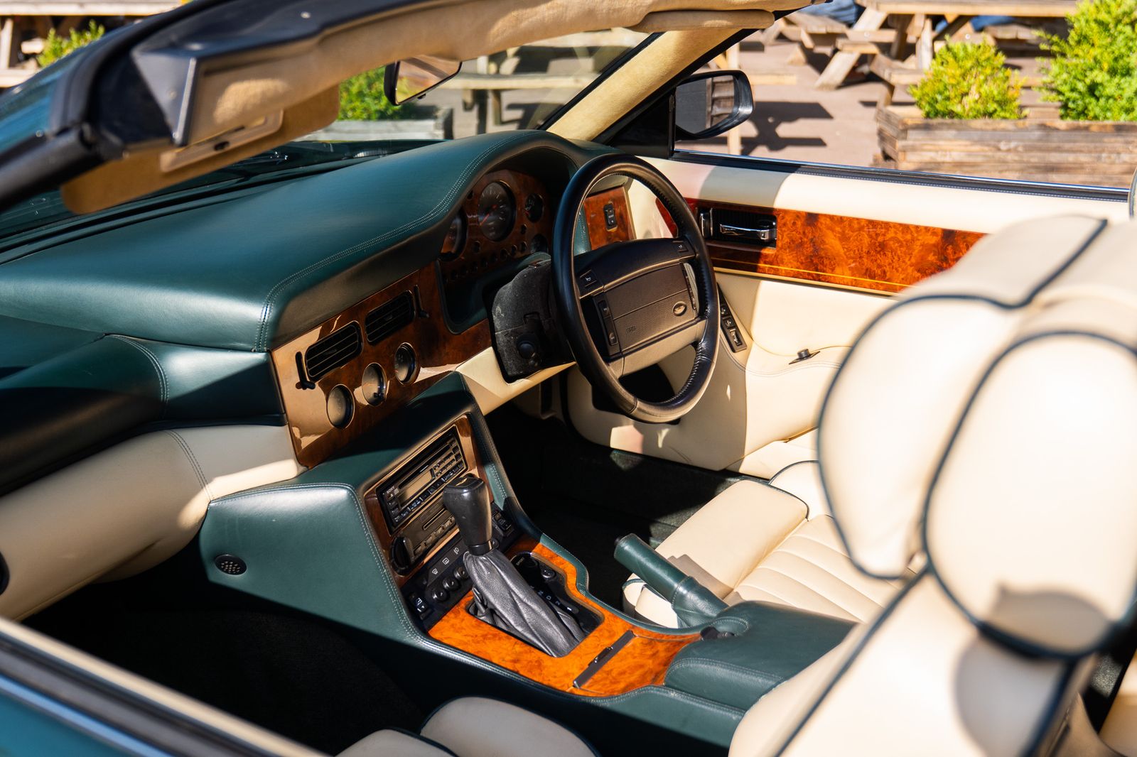 Aston Martin Virage