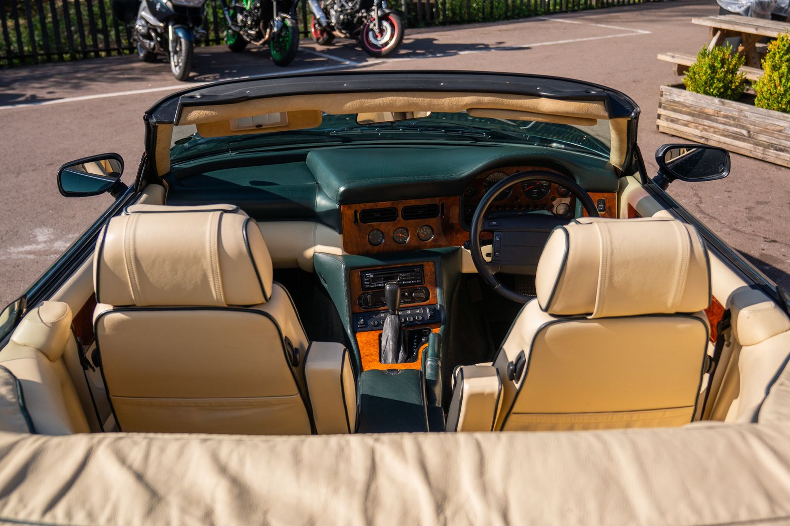 Aston Martin Virage
