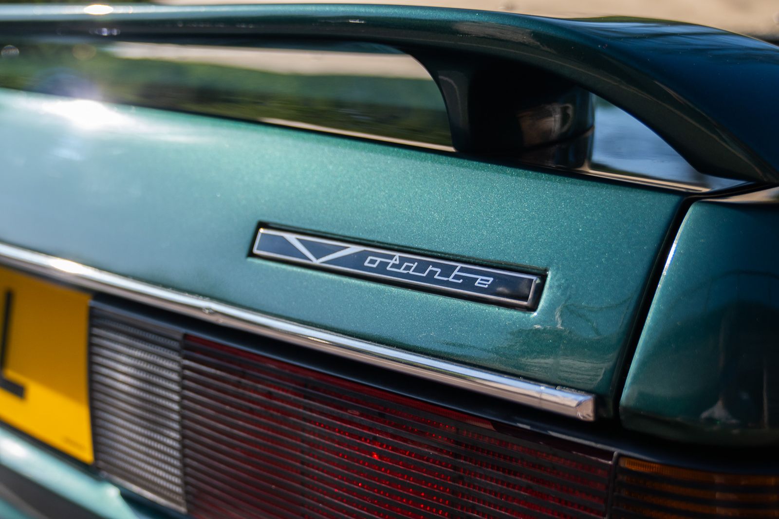 Aston Martin Virage