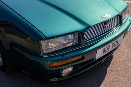 Aston Martin Virage 8