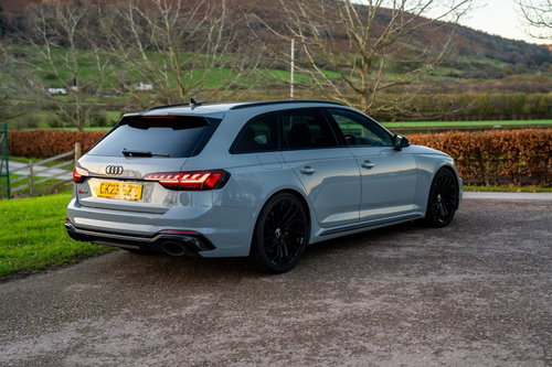 Audi RS4 Avant 8