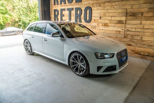 Audi RS4 Avant 0