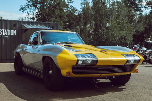 Chevrolet Corvette 2