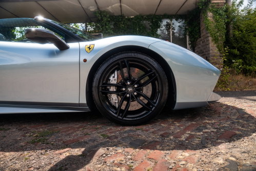 Ferrari 488 8