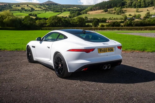 Jaguar F-Type 4