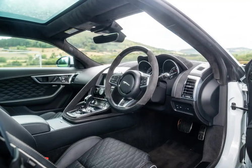 Jaguar F-Type 31
