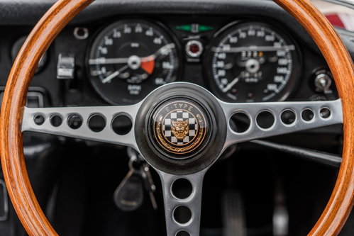 Jaguar MK II 25